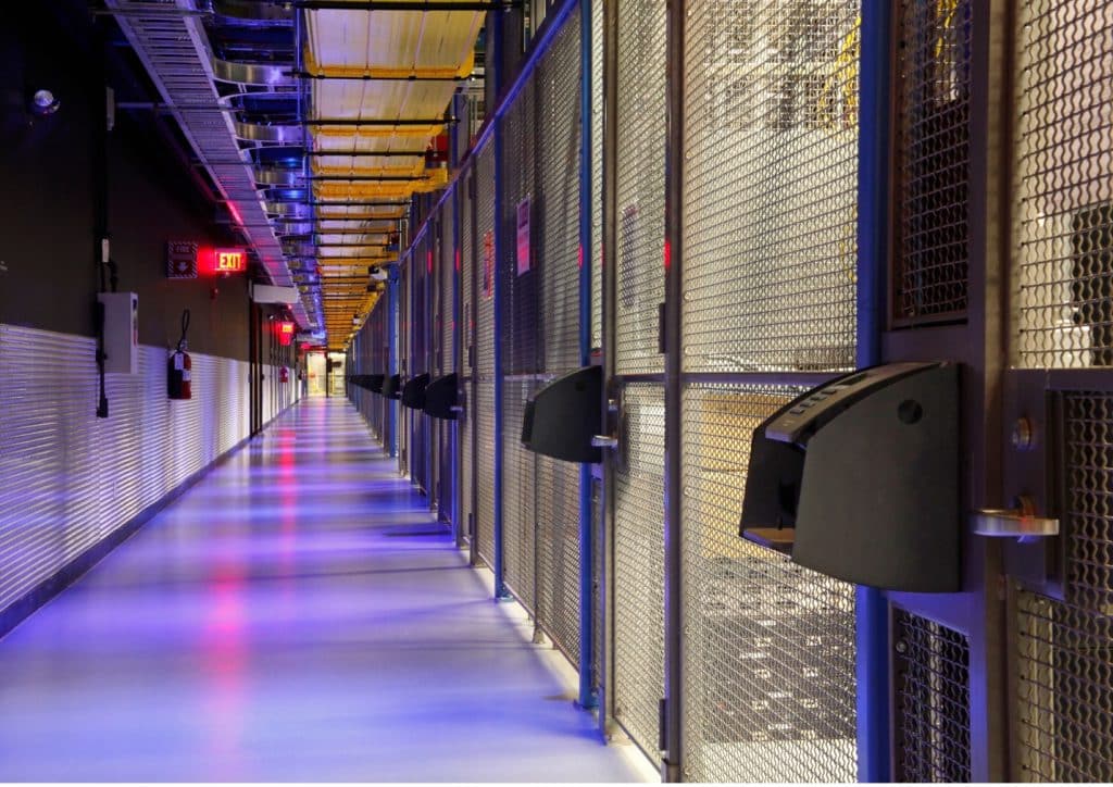 Inside a High-Performance Data Center: Compute, Storage and Networking ...